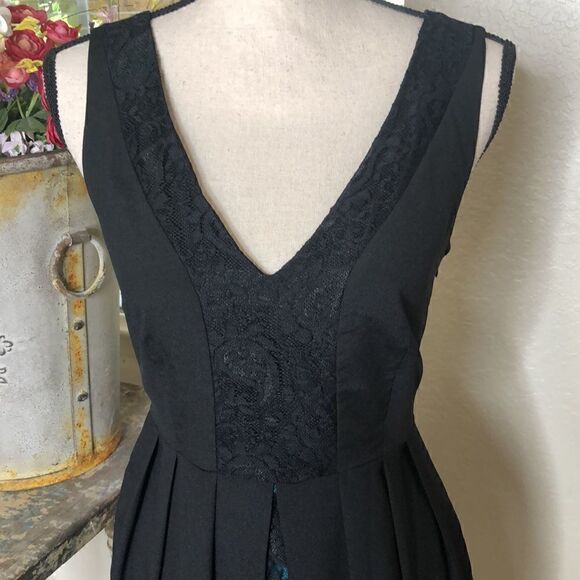 Walter by Walter Baker Black and Green Backless Dress - Picture 2 of 14